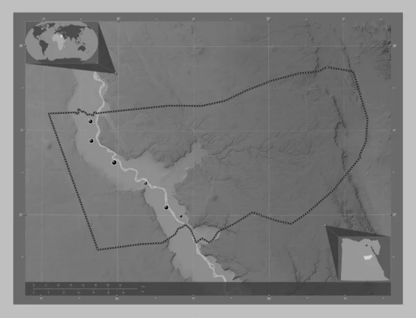 アウト エジプトの統治者 湖や川とグレースケールの標高マップ 地域の主要都市の場所 コーナー補助位置図 — ストック写真