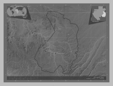 Haut-Ogooue, Gabon vilayeti. Gölleri ve nehirleri olan gri tonlama yükseklik haritası. Bölgenin büyük şehirlerinin yerleri ve isimleri. Köşedeki yedek konum haritaları