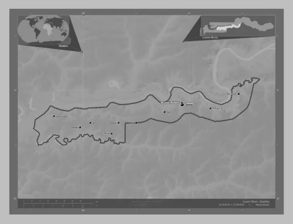 下の川 ガンビアの分割 湖や川とグレースケールの標高マップ 地域の主要都市の位置と名前 コーナー補助位置図 — ストック写真
