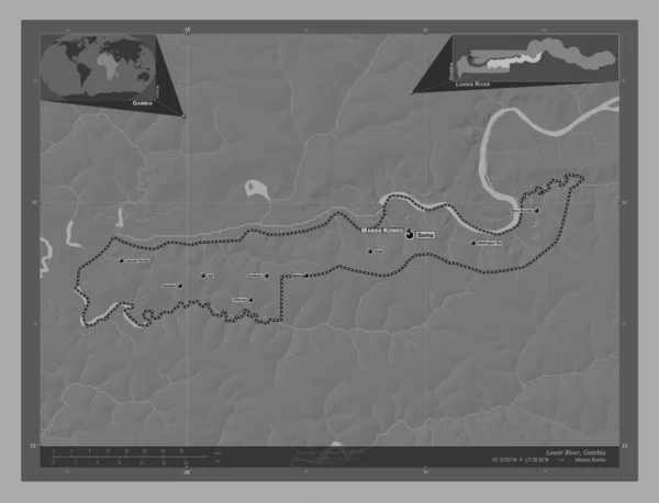 下の川 ガンビアの分割 湖や川と二階の標高マップ 地域の主要都市の位置と名前 コーナー補助位置図 — ストック写真