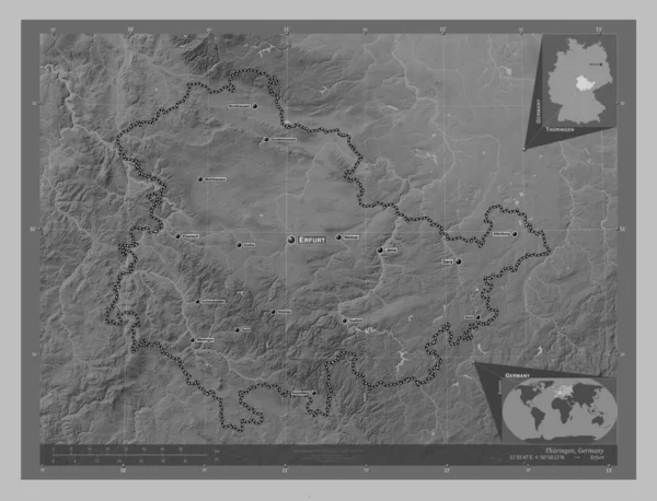 ドイツのテューリンゲン州 湖や川とグレースケールの標高マップ 地域の主要都市の位置と名前 コーナー補助位置図 — ストック写真