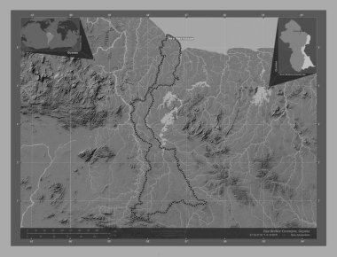 Doğu Berbice-Corentyne, Guyana bölgesi. Göllü ve nehirli çift katlı yükseklik haritası. Bölgenin büyük şehirlerinin yerleri ve isimleri. Köşedeki yedek konum haritaları