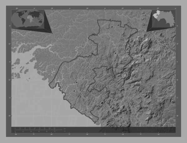 ブーク ギニアの地域 湖や川と二階の標高マップ 地域の主要都市の場所 コーナー補助位置図 — ストック写真