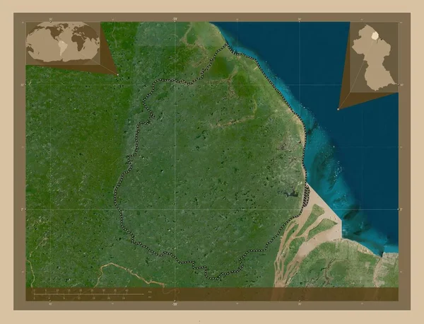 ギアナ地方のポモーン スエンアム 低解像度衛星地図 地域の主要都市の場所 コーナー補助位置図 — ストック写真