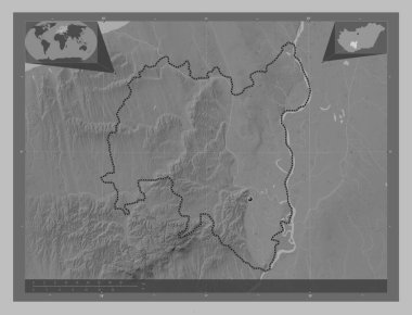 Tolna, Macaristan Bölgesi. Gölleri ve nehirleri olan gri tonlama yükseklik haritası. Köşedeki yedek konum haritaları