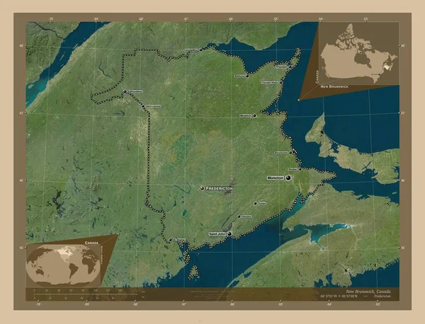 カナダのニューブランズウィック州 低解像度衛星地図 地域の主要都市の位置と名前 コーナー補助位置図 — ストック写真