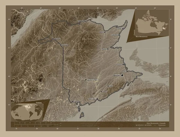 カナダのニューブランズウィック州 湖や川とセピアトーンで着色された標高マップ 地域の主要都市の位置と名前 コーナー補助位置図 — ストック写真