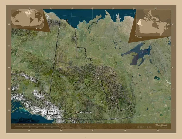 ユーコン カナダの領土 低解像度衛星地図 地域の主要都市の位置と名前 コーナー補助位置図 — ストック写真