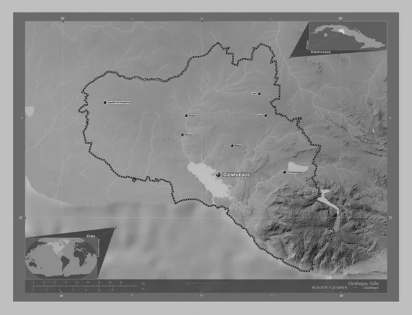キューバのシエンフエゴス県 湖や川とグレースケールの標高マップ 地域の主要都市の位置と名前 コーナー補助位置図 — ストック写真