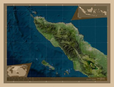 Aceh, Endonezya 'nın özerk bölgesi. Düşük çözünürlüklü uydu. Bölgenin büyük şehirlerinin yerleri ve isimleri. Köşedeki yedek konum haritaları