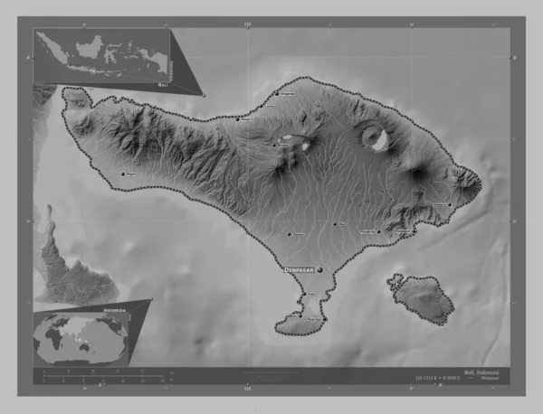 インドネシアのバリ州 湖や川とグレースケールの標高マップ 地域の主要都市の位置と名前 コーナー補助位置図 — ストック写真