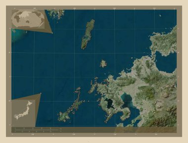 Nagasaki, Japonya ili. Yüksek çözünürlüklü uydu. Bölgenin büyük şehirlerinin yerleri. Köşedeki yedek konum haritaları