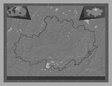 Aqmola, Kazakistan bölgesi. Göllü ve nehirli çift katlı yükseklik haritası. Köşedeki yedek konum haritaları