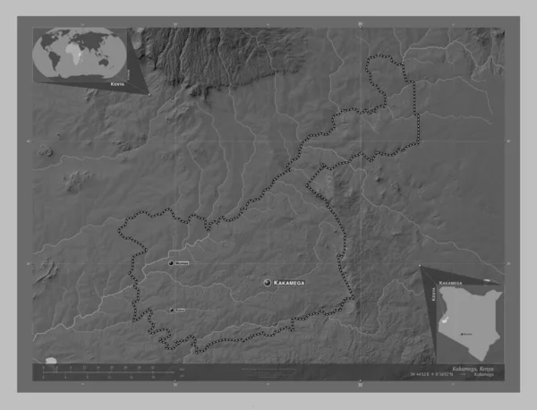 ケニアのカカメガ郡 湖や川とグレースケールの標高マップ 地域の主要都市の位置と名前 コーナー補助位置図 — ストック写真