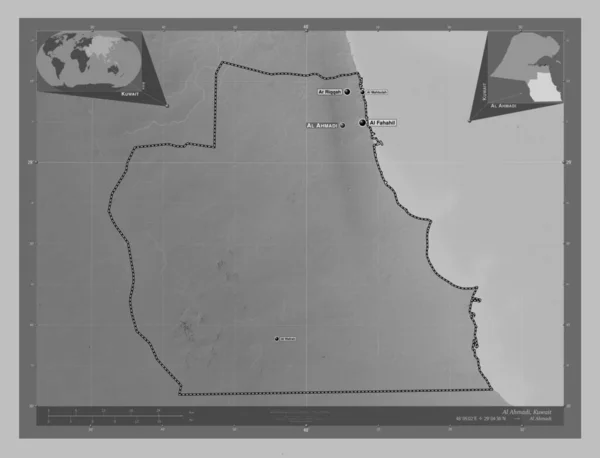 Ahmadi Province Kuwait 带有湖泊和河流的灰度高程图 该区域主要城市的地点和名称 角辅助位置图 — 图库照片