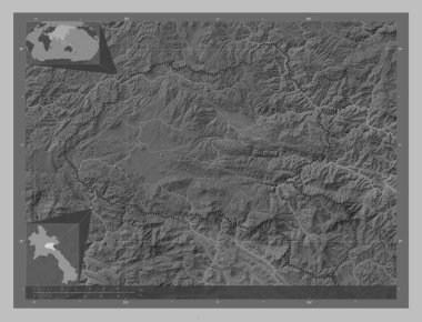 Xiangkhoang, Laos bölgesi. Gölleri ve nehirleri olan gri tonlama yükseklik haritası. Bölgenin büyük şehirlerinin yerleri. Köşedeki yedek konum haritaları