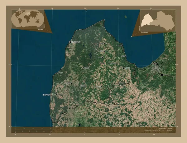 ラトビアのクルゼメ県 低解像度衛星地図 地域の主要都市の位置と名前 コーナー補助位置図 — ストック写真