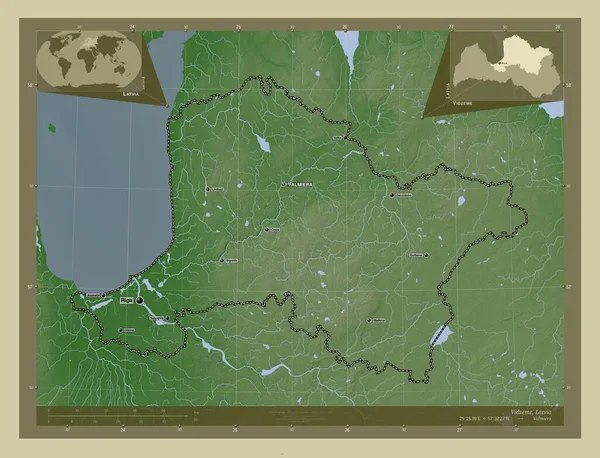 ラトビアのヴィデズメ州 湖や川とWikiスタイルで着色された標高マップ 地域の主要都市の位置と名前 コーナー補助位置図 — ストック写真