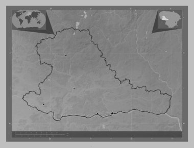 Taurages, Litvanya Bölgesi. Gölleri ve nehirleri olan gri tonlama yükseklik haritası. Bölgenin büyük şehirlerinin yerleri. Köşedeki yedek konum haritaları