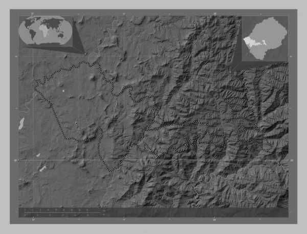 マフェテン レソトの地区 湖や川とグレースケールの標高マップ 地域の主要都市の場所 コーナー補助位置図 — ストック写真