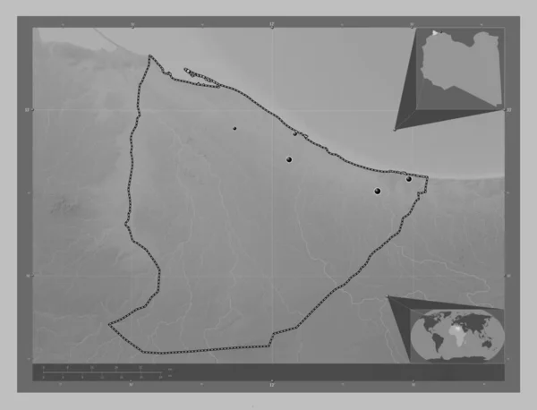 一个Nuqat Khams 利比亚地区 带有湖泊和河流的灰度高程图 该区域主要城市的所在地点 角辅助位置图 — 图库照片