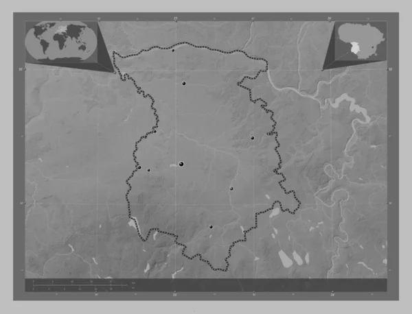 リトアニアの郡マリヤンポール 湖や川とグレースケールの標高マップ 地域の主要都市の場所 コーナー補助位置図 — ストック写真