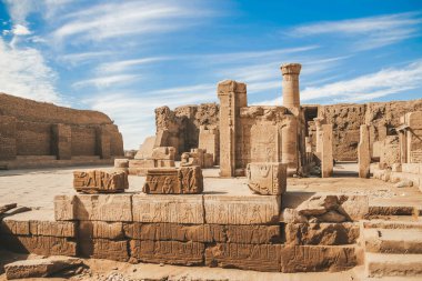 Edfu, Mısır 'daki Horus antik tapınağının kalıntıları..