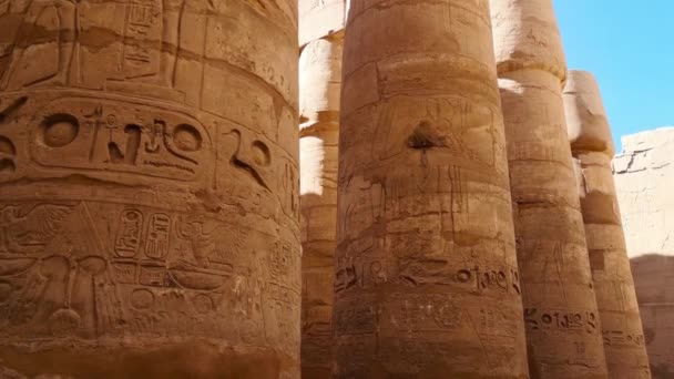 Τα ερείπια του αιγυπτιακού ναού Karnak, το μεγαλύτερο υπαίθριο μουσείο στο Λούξορ — Αρχείο Βίντεο