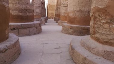 Mısır Karnak Tapınağı kalıntıları, Luxor 'daki en büyük açık hava müzesi.