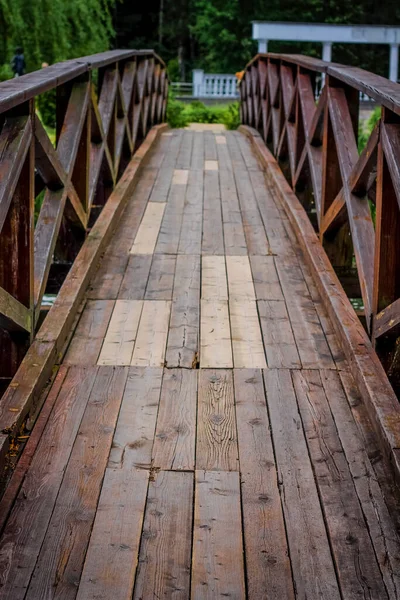 Ponte Legno Sul Fiume Che Estende Prospettiva — Foto Stock