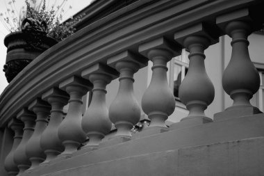 Alçı balyaların eski bir fotoğrafı.