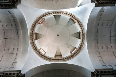 Soyut geometrik arkaplan. Binanın kubbesi içeriden.
