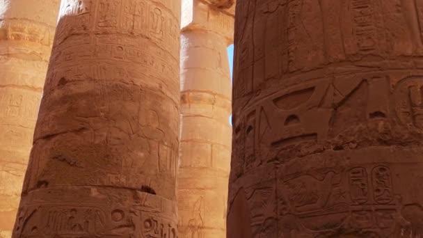 Zřícenina egyptského chrámu Karnaku, největšího skanzenu v Luxoru — Stock video