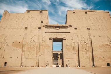 Edfu, Mısır 'daki Horus antik tapınağının kalıntıları..