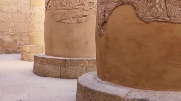 Руїни єгипетського храму Карнак, найбільшого музею просто неба в Луксорі. — стокове відео