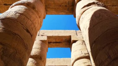 Mısır Karnak Tapınağı kalıntıları, Luxor 'daki en büyük açık hava müzesi.