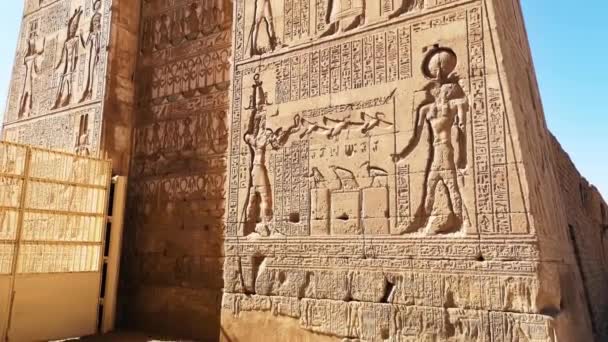 Ruínas do Templo Karnak Egípcio, o maior museu ao ar livre de Luxor — Vídeo de Stock