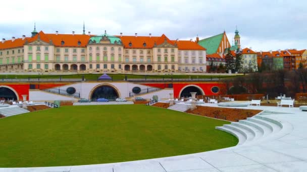 Royal Castle in Warsaw, the majestic castle in Warsaw, on the east side of the castle square — Video Stock