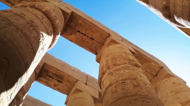 Ruinerna av det egyptiska Karnaktemplet, det största friluftsmuseet i Luxor — Stockvideo