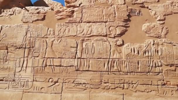 Ruínas do Templo Karnak Egípcio, o maior museu ao ar livre de Luxor — Vídeo de Stock