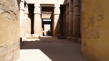 Mısır Karnak Tapınağı kalıntıları, Luxor 'daki en büyük açık hava müzesi.