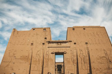 Edfu, Mısır 'daki Horus antik tapınağının kalıntıları..