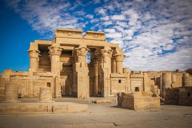Kom-Ombo, Mısır 'daki antik Sebek tapınağının kalıntıları.