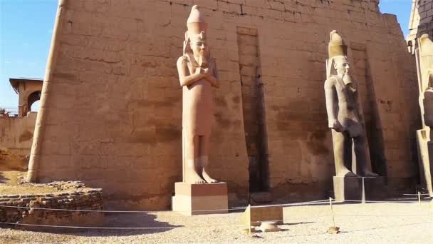 Ruinele templului egiptean Karnak, cel mai mare muzeu în aer liber din Luxor — Videoclip de stoc