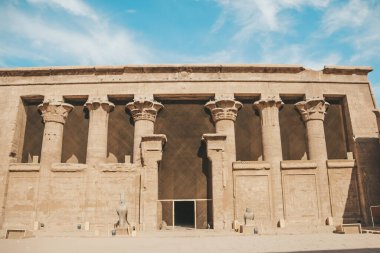 Edfu, Mısır 'daki Horus antik tapınağının kalıntıları..