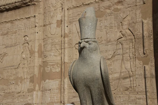 埃及埃德福荷鲁斯古寺的废墟 — 图库照片