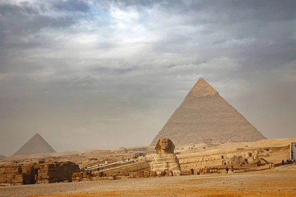Αρχαία Σφίγγα Και Πυραμίδες Σύμβολο Της Αιγύπτου — Φωτογραφία Αρχείου