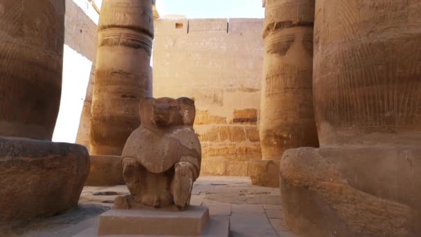 Ruinas del templo egipcio de Karnak, el museo al aire libre más grande de Luxor — Vídeos de Stock