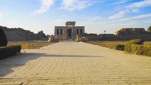 Ruinas de la antigua Deir el-Medina, uno de los grupos de necrópolis tebanas — Vídeo de stock