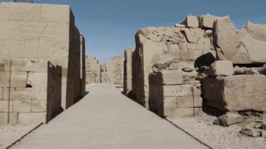 Mısır Karnak Tapınağı kalıntıları, Luxor 'daki en büyük açık hava müzesi..
